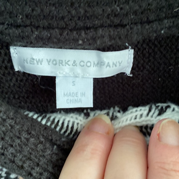 NEW YORK & COMPANY off shoulder boatneck poncho-style sweater dolman sleeve S - Picture 2 of 3